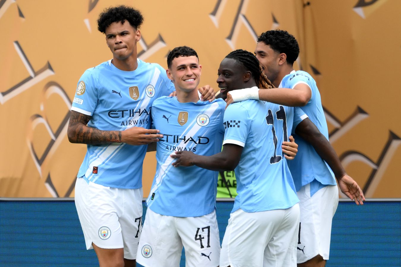 Доход Ман Сити в минувшем сезоне составил  694,1 млн, убыток   9,9 млн