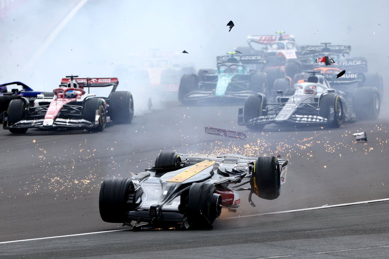 Пугающая авария на Гран-при Великобритании Ф-1: как это было. Фото