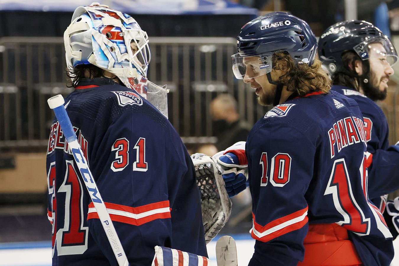 35 сейвов Шестёркина и голпас Панарина помогли Рейнджерс одолеть Каролину