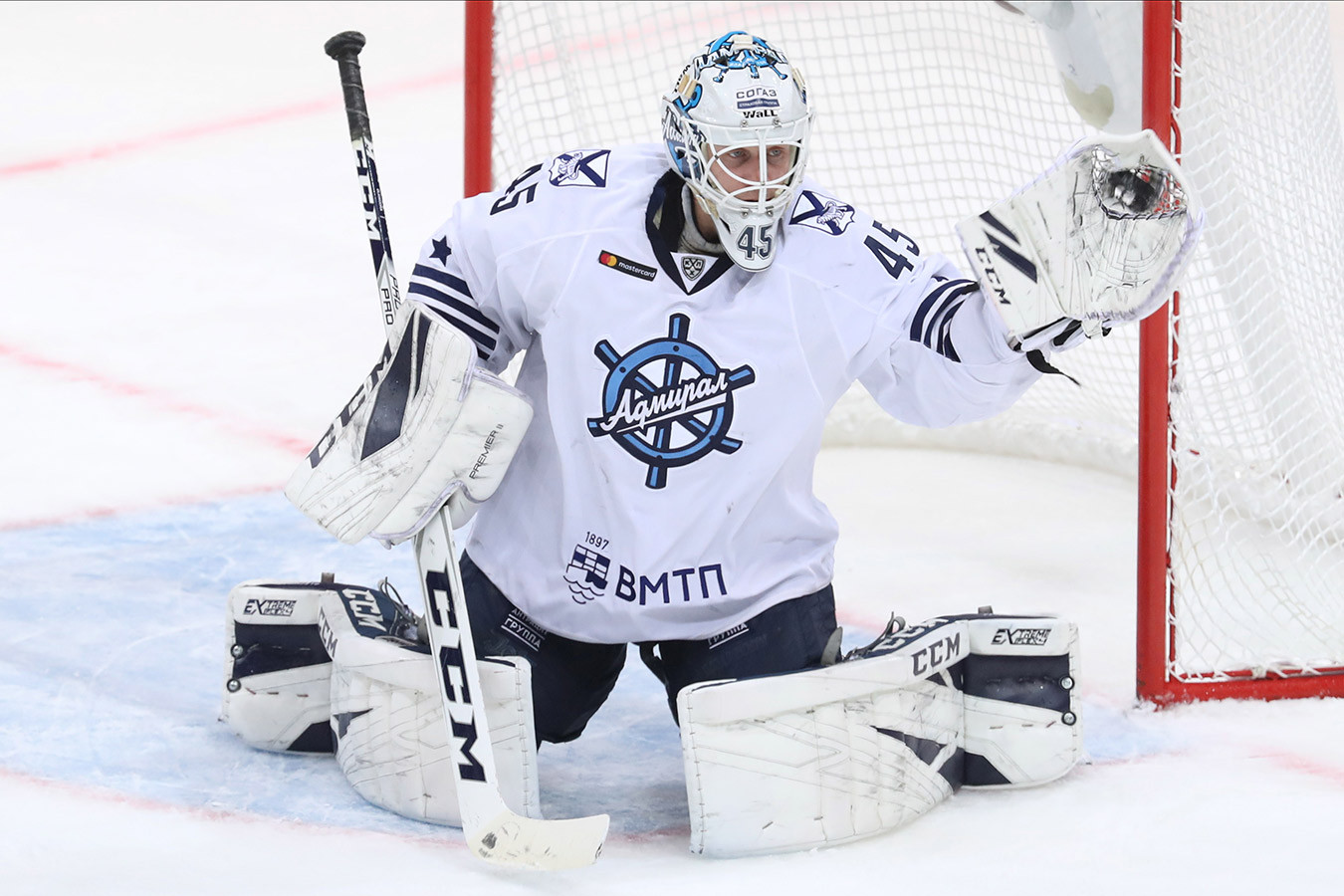 https://img.championat.com/news/big/u/h/vy-hoteli-ladu-vmesto-leksusa-vratar-admirala-olkinuora-soobschil-chto-pokinet-klub_15829690732066121065.jpg