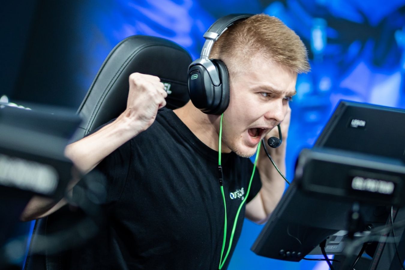 Игроки российской Virtus.pro вышли в четвертьфинал IEM Rio Major 2022 по CS:GO