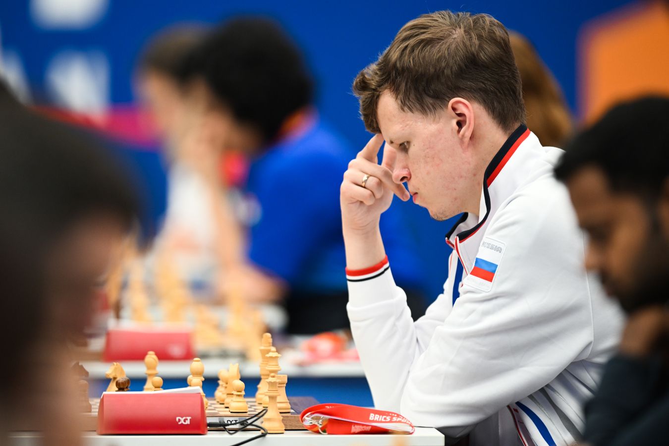 Артемьев рассказал, какие эмоции испытал от победы над Магнусом Карлсеном