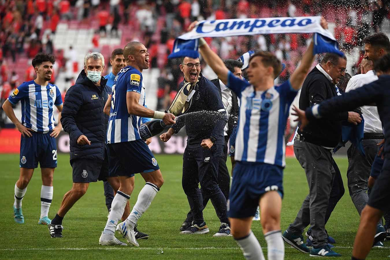Гол на 90+4-й минуте принёс «Порту» победу над «Бенфикой» и чемпионство в Португалии