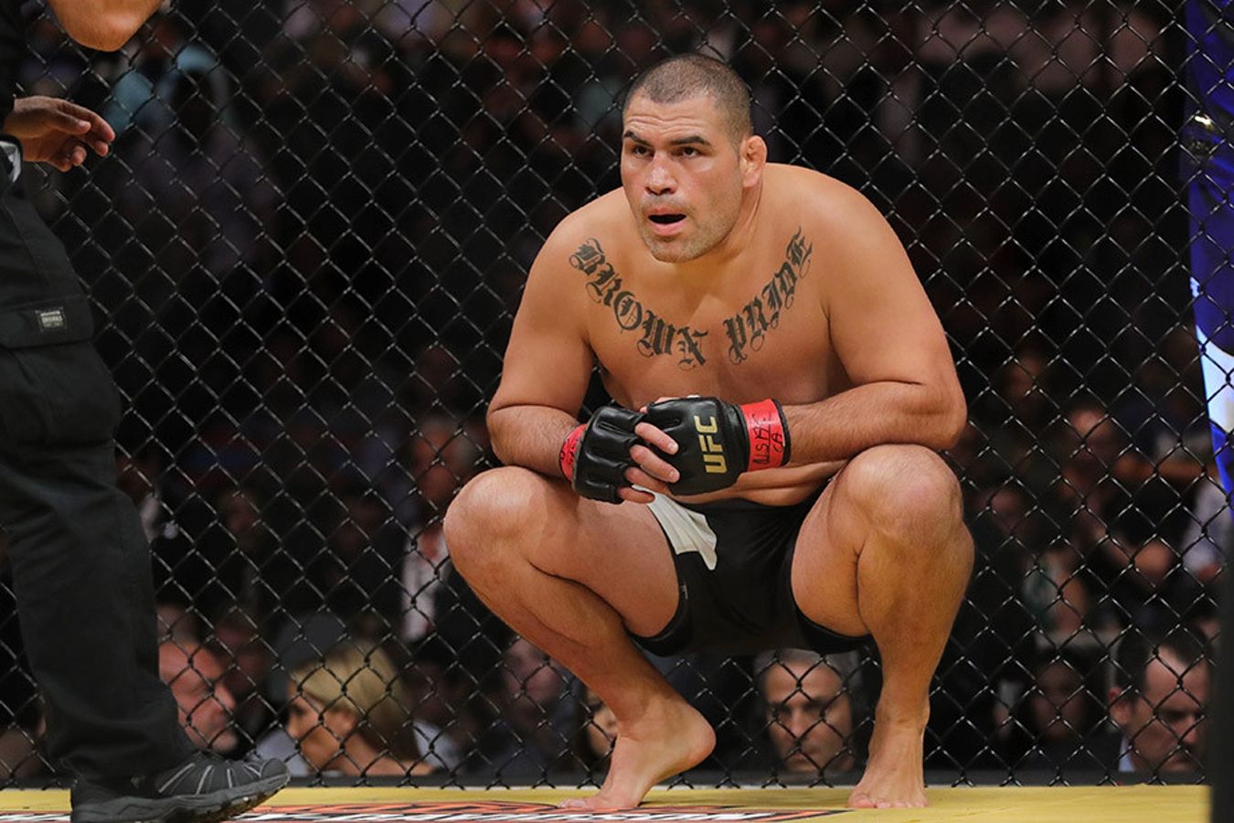 Суд над экс-чемпионом UFC Веласкесом перенесён на август