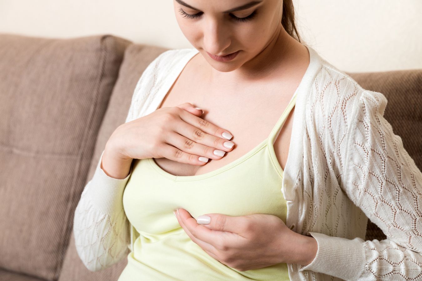 Боли и дискомфорт в молочных железах перед менструацией
