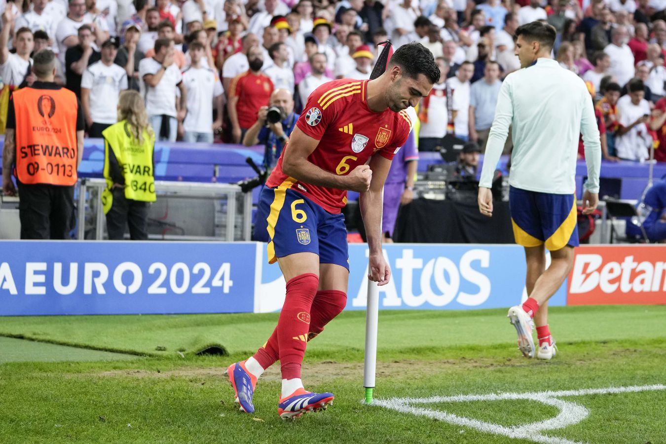 Мерино, забив в матче Испания — Германия, повторил празднование своего отца