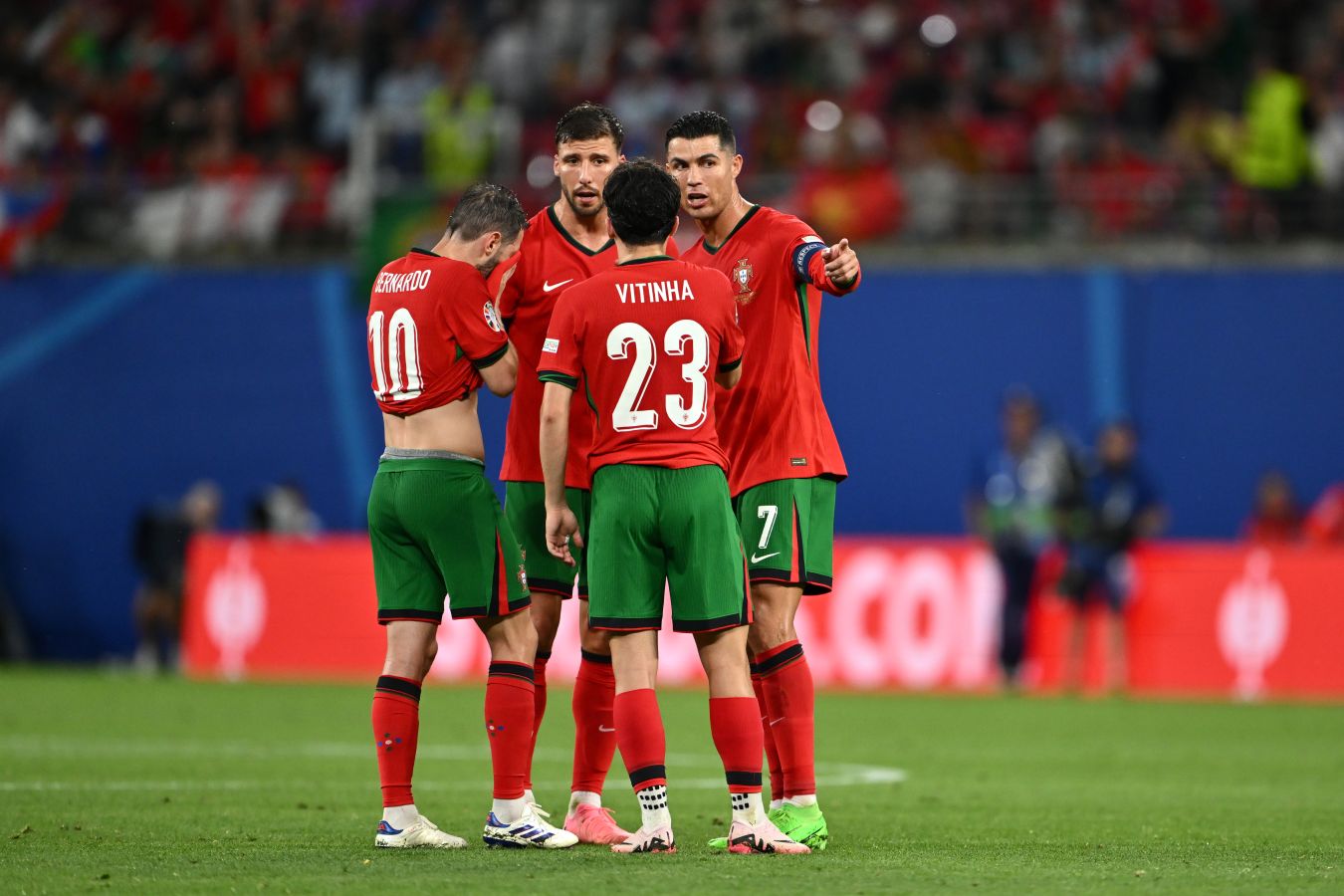 Мостовой: сборная Португалии не хотела рисковать, но теперь Роналду едет отдыхать домой