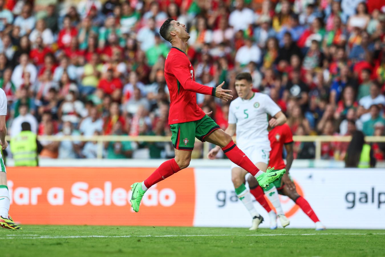 Дубль Роналду помог сборной Португалии разгромить Ирландию в товарищеском матче