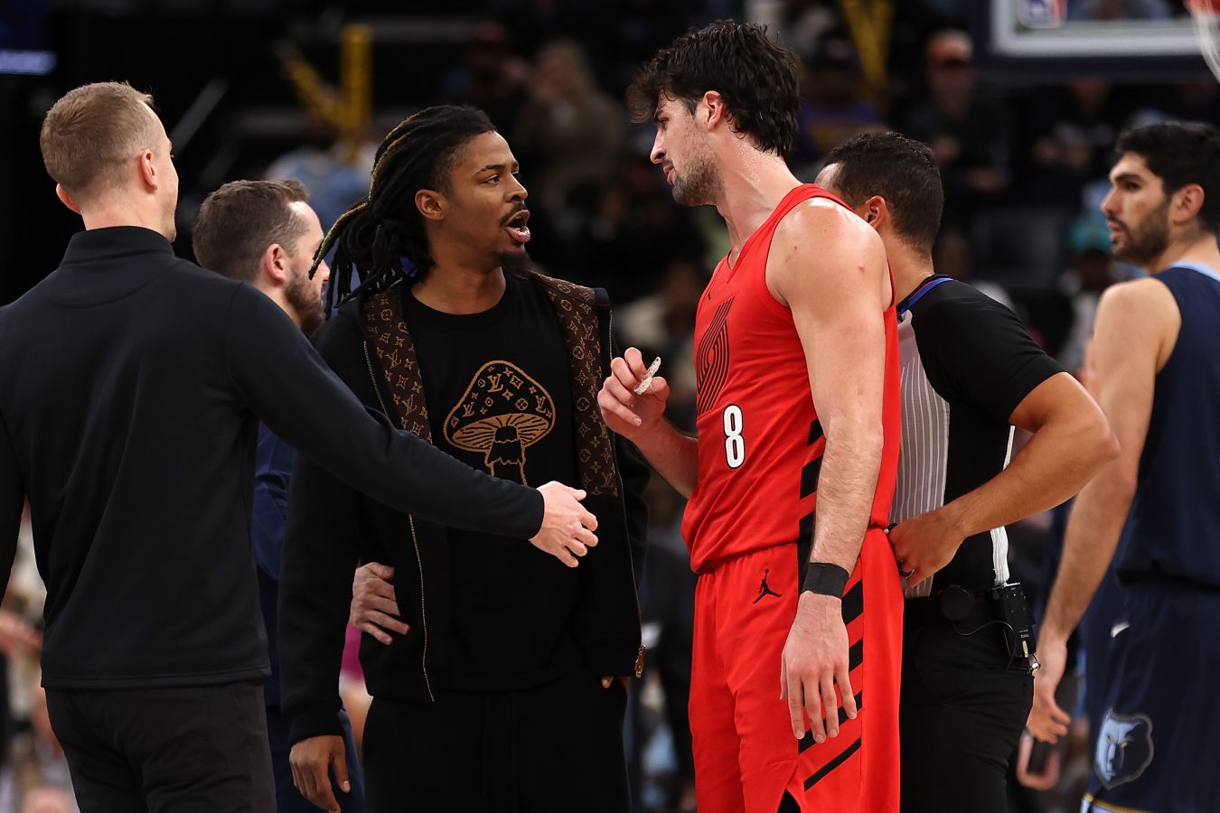 Джа Морант устроил сопернику «допрос»