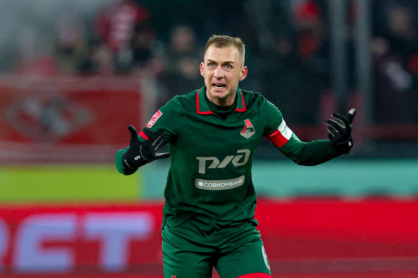 Его в Локомотиве сильно обидели, там уже есть игроки сильнее него. Бубнов о Баринове