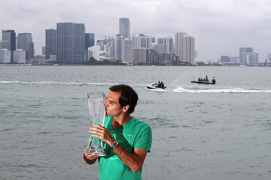 Солнечный удар. Федерер в Майами бьётся за отпуск на грунтовую серию