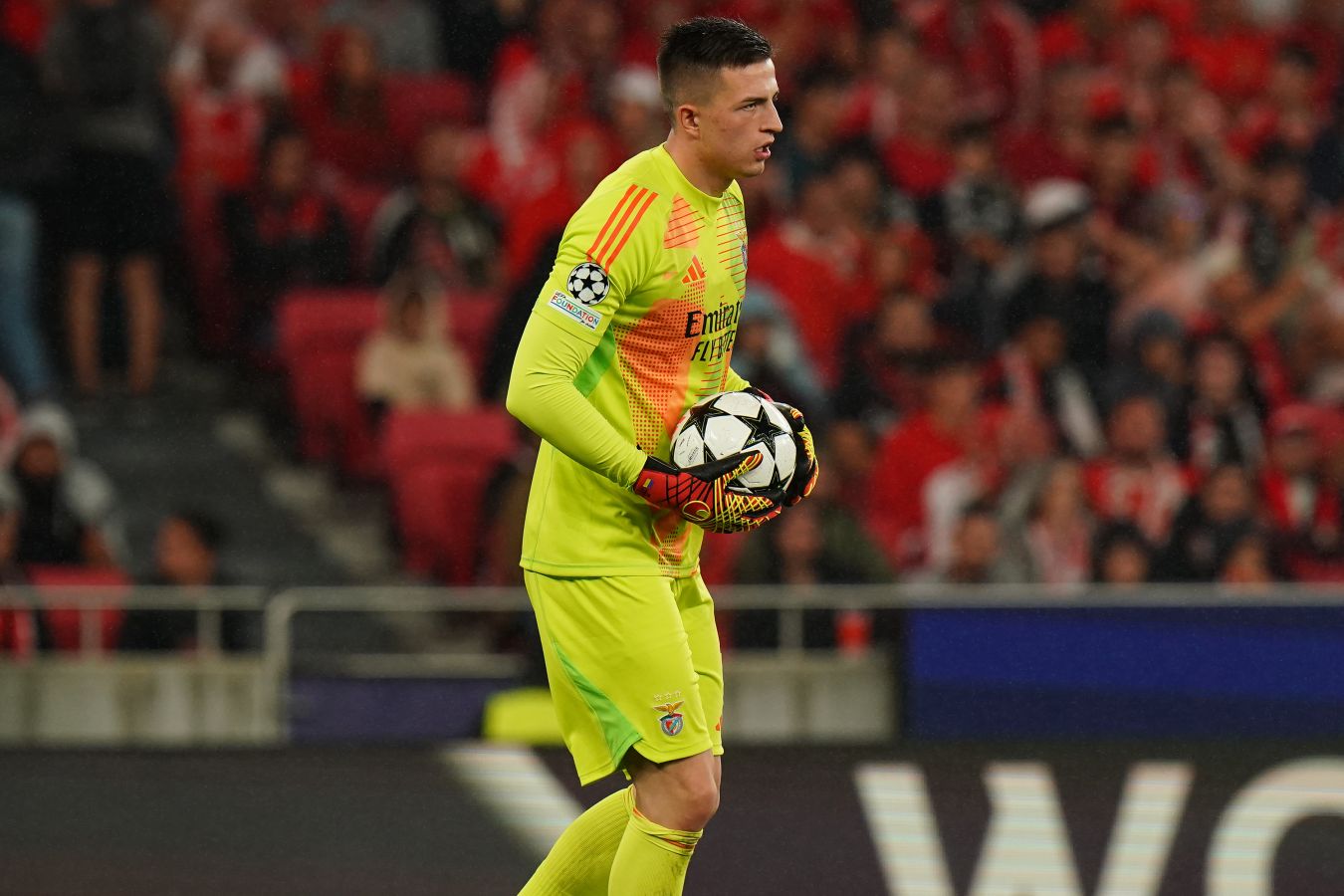 Гол вратаря Трубина на 908-й помог Бенфике победить Реал, доигрывавший вдевятером