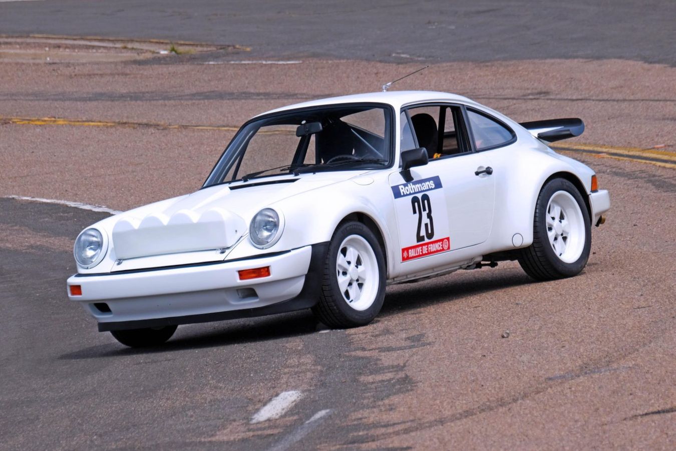 Редчайший Porsche 911 выставлен на аукцион. Он создан на базе раллийной машины Группы B