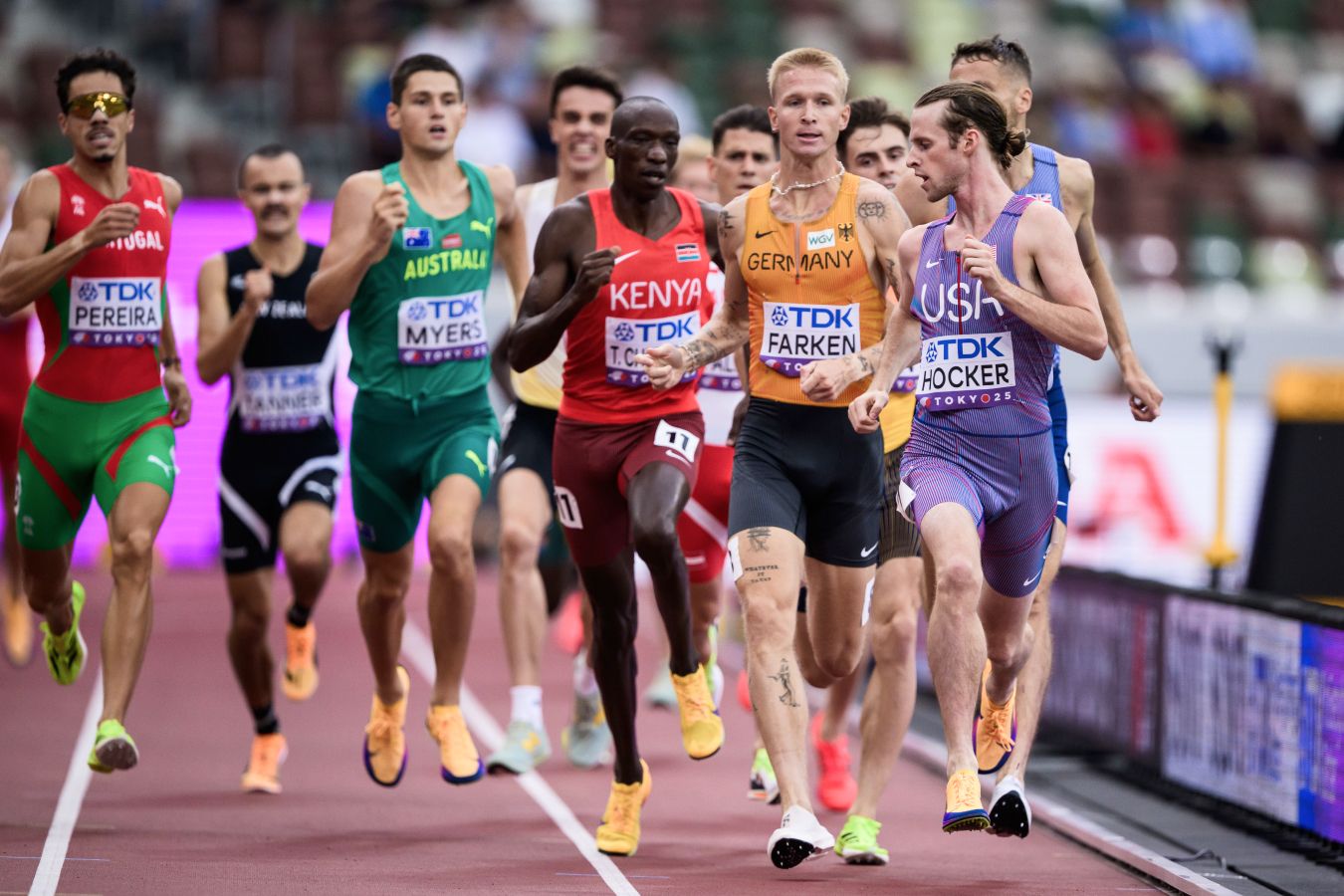 Олимпийский чемпион устроил драку на дорожке