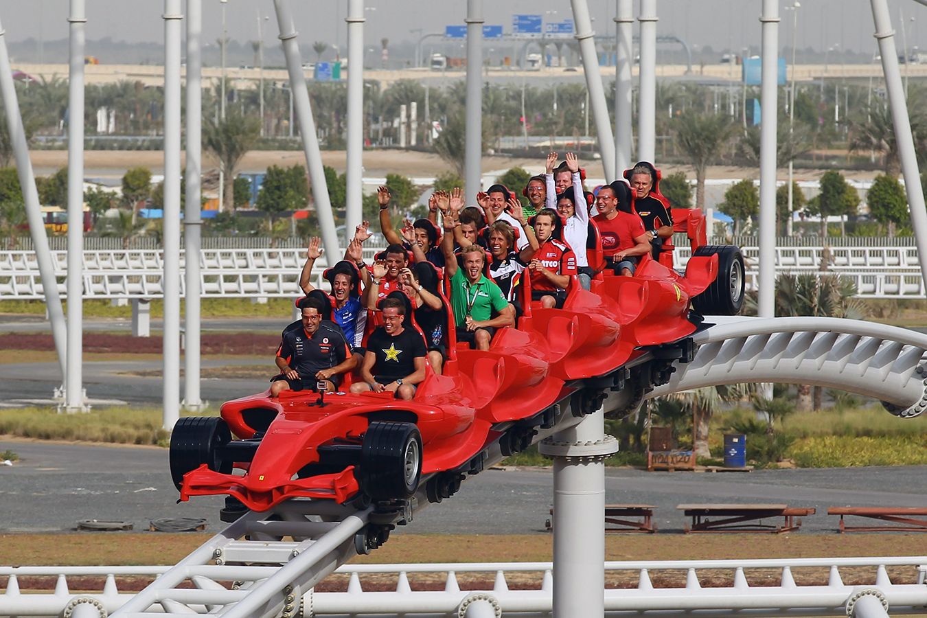 Тематический парк аттракционов Ferrari World в Абу-Даби, где бывали Леклер,  Сайнс, Феттель, Алонсо — обзор, фото - Чемпионат