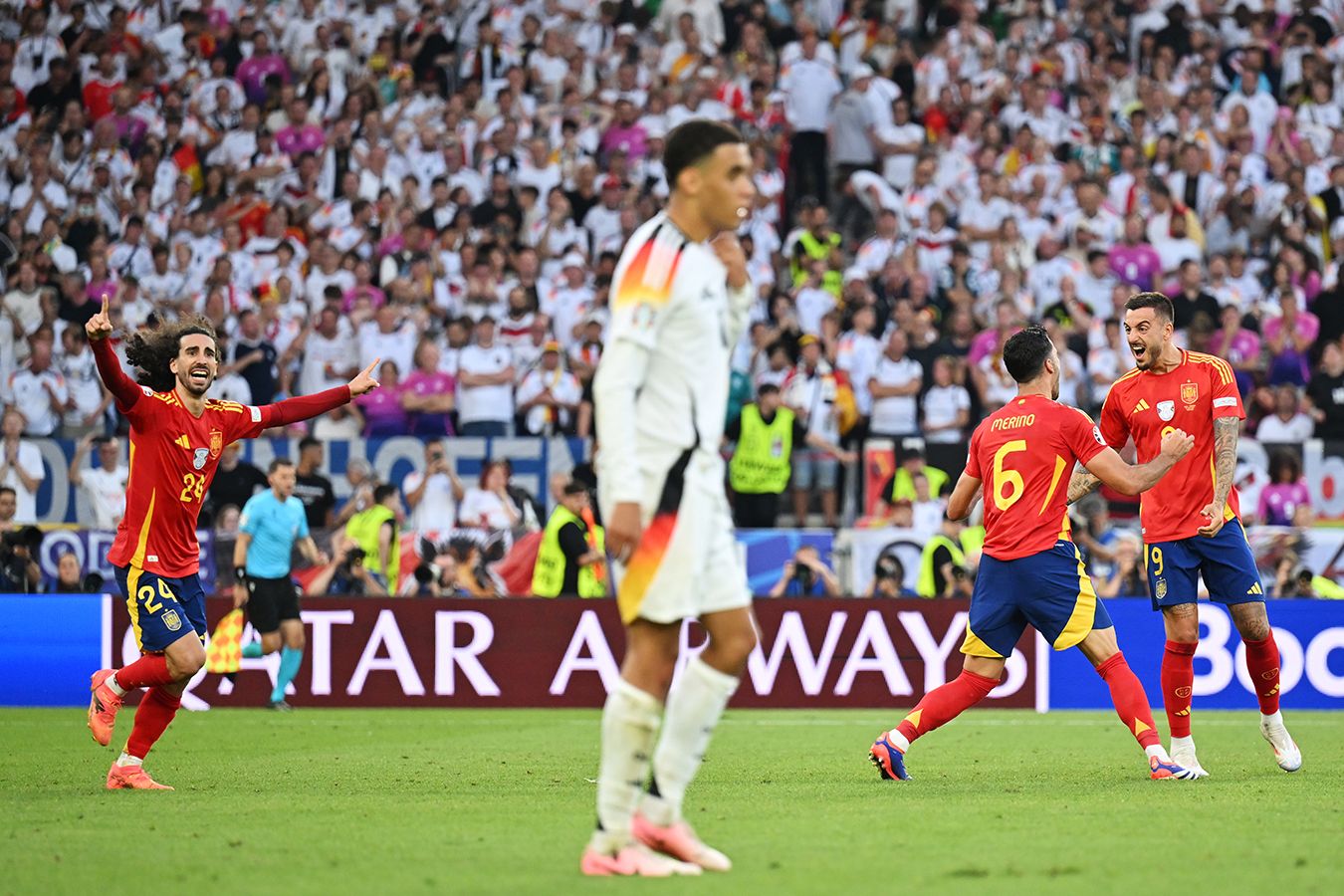 Первые эмоции игроков сборной Испании после победы над Германией и выхода в полуфинал Евро