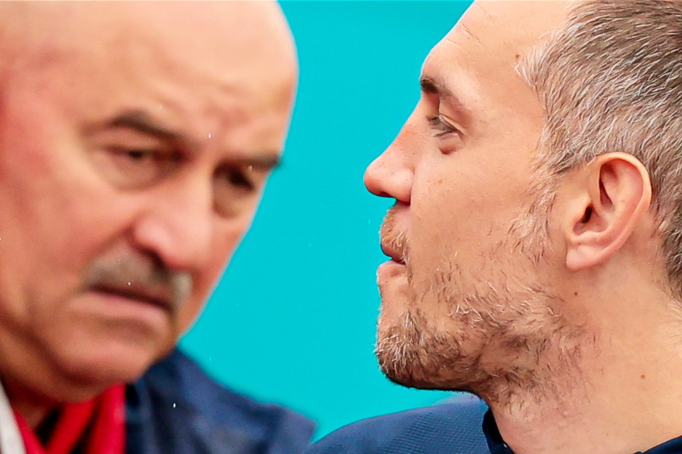 Дзюба строил гримасы, Лунёва сбивали манекеном. Фото с тренировки сборной России