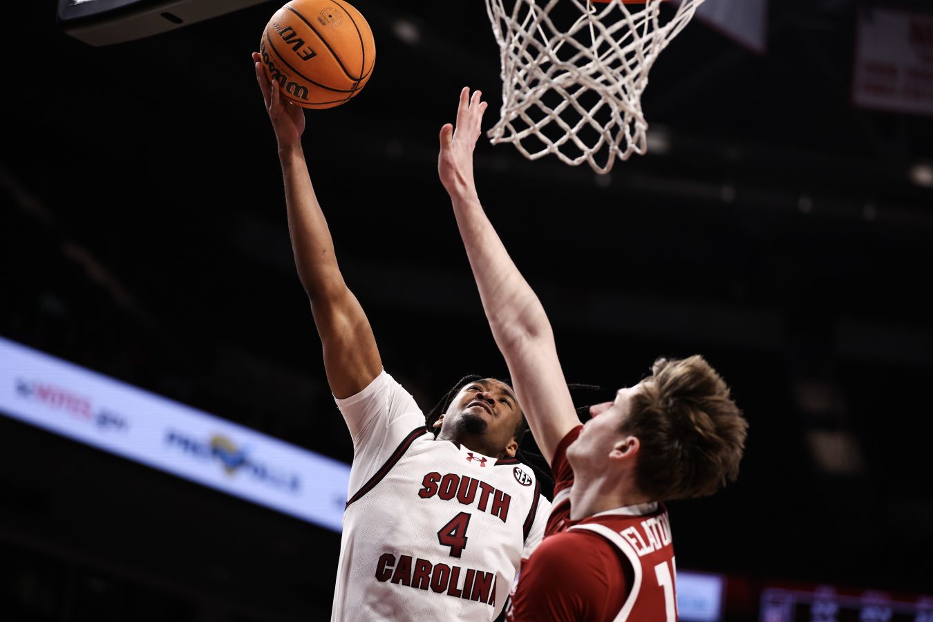 Кирилл Елатонцев набрал всего пять очков за 17 минут в студенческом матче США