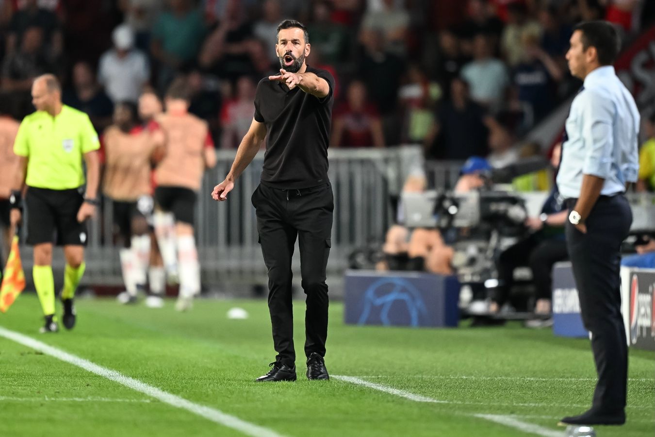 Ван Нистелрой назвал команду, у которой есть большие шансы выиграть АПЛ