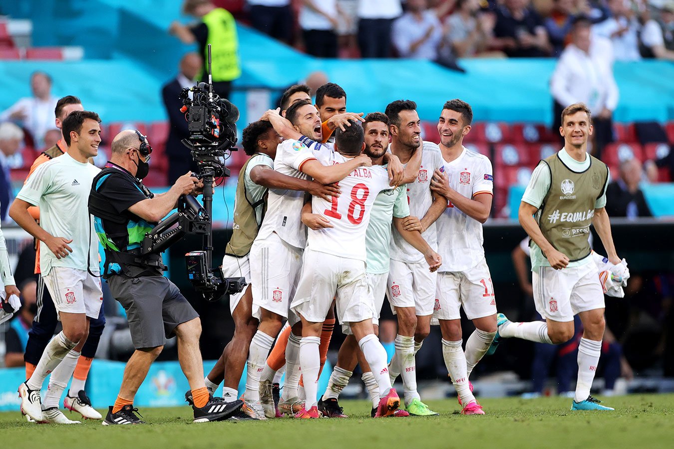 Испания — первая сборная в истории Евро, за которую в одном матче забили 5 разных игроков