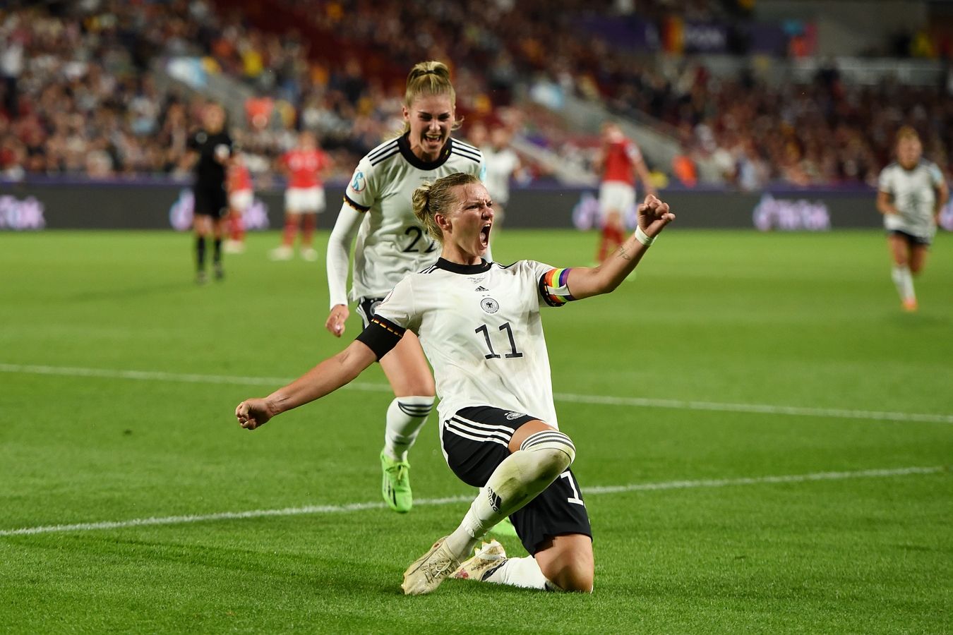 Сборная Германии обыграла Австрию и вышла в полуфинал женского ЧЕ-2022