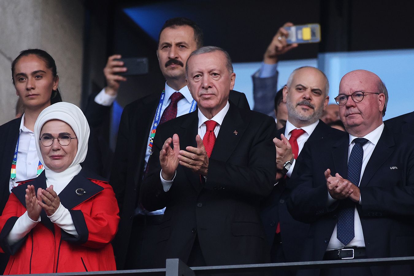 Президент Турции Эрдоган посетил матч Евро с Нидерландами на фоне скандала с Демиралом