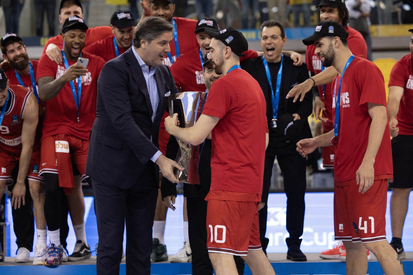 Зачем израильский клуб собрался играть в России?