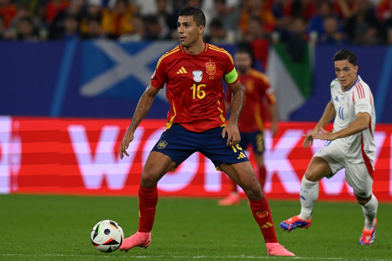 Капитан сборной Испании Родри высказался о возможности получить «Золотой мяч»