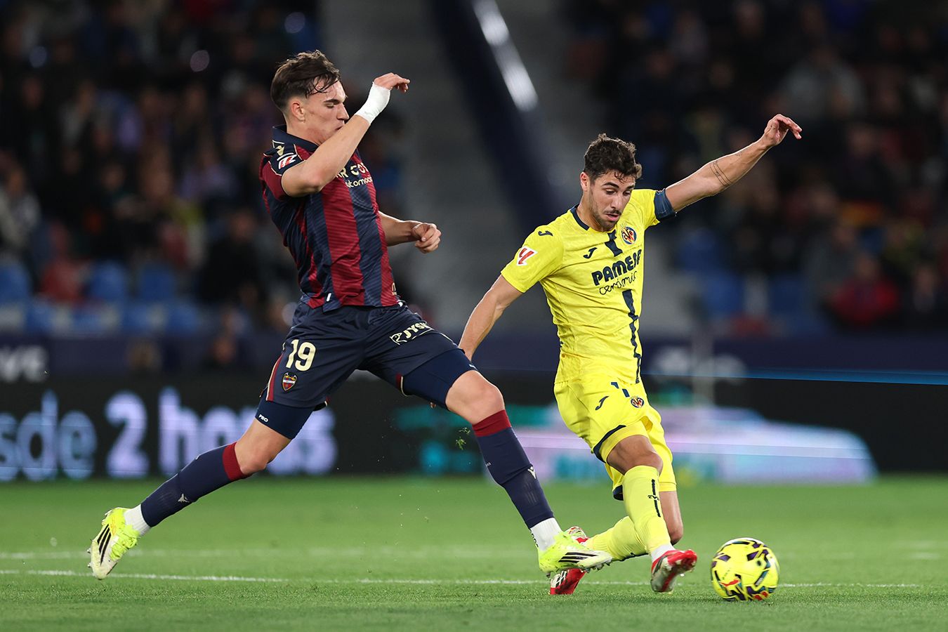 Вильярреал обыграл Леванте в матче Ла Лиги благодаря голу Микаутадзе