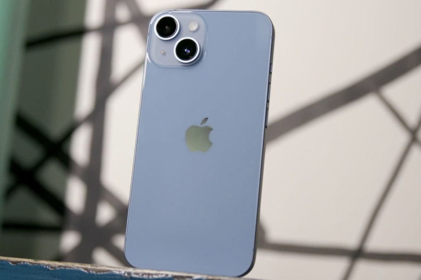 Продажи iPhone в России к 8 марта взлетели на 49%