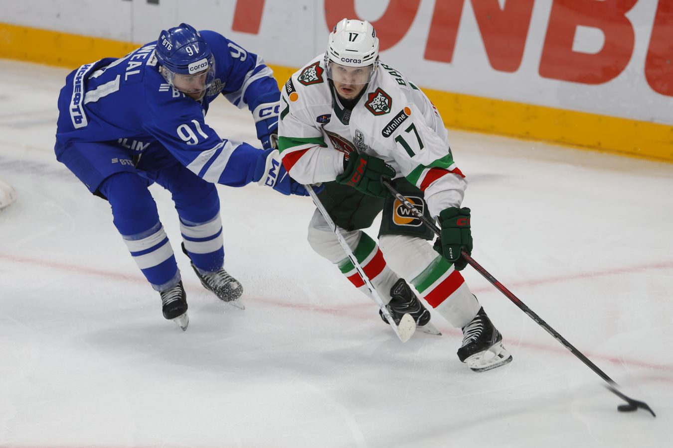 Делает это как крыса. Александр Барабанов  о стычке с форвардом Нефтехимика Надворным