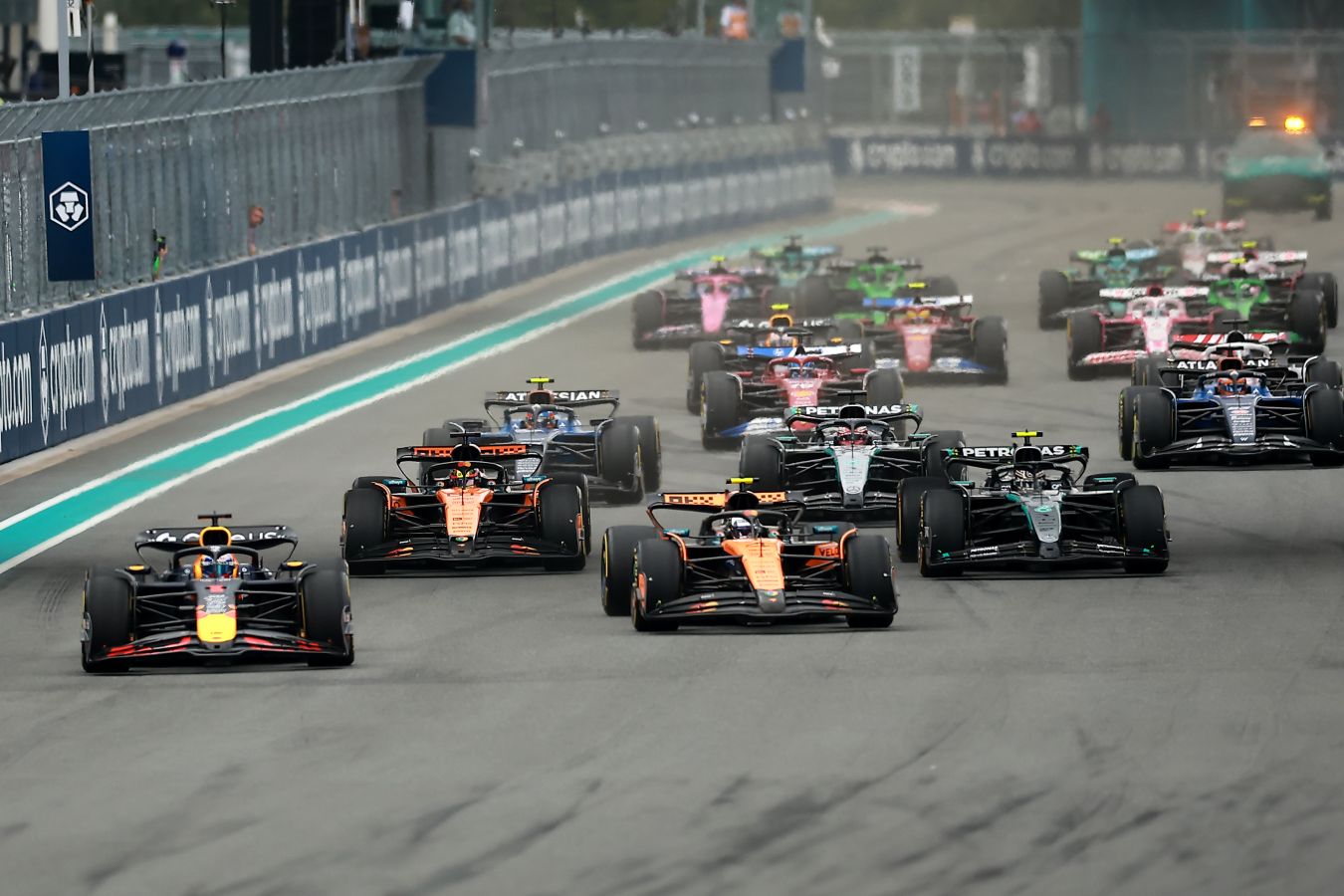 В Ф-1 середина сезона