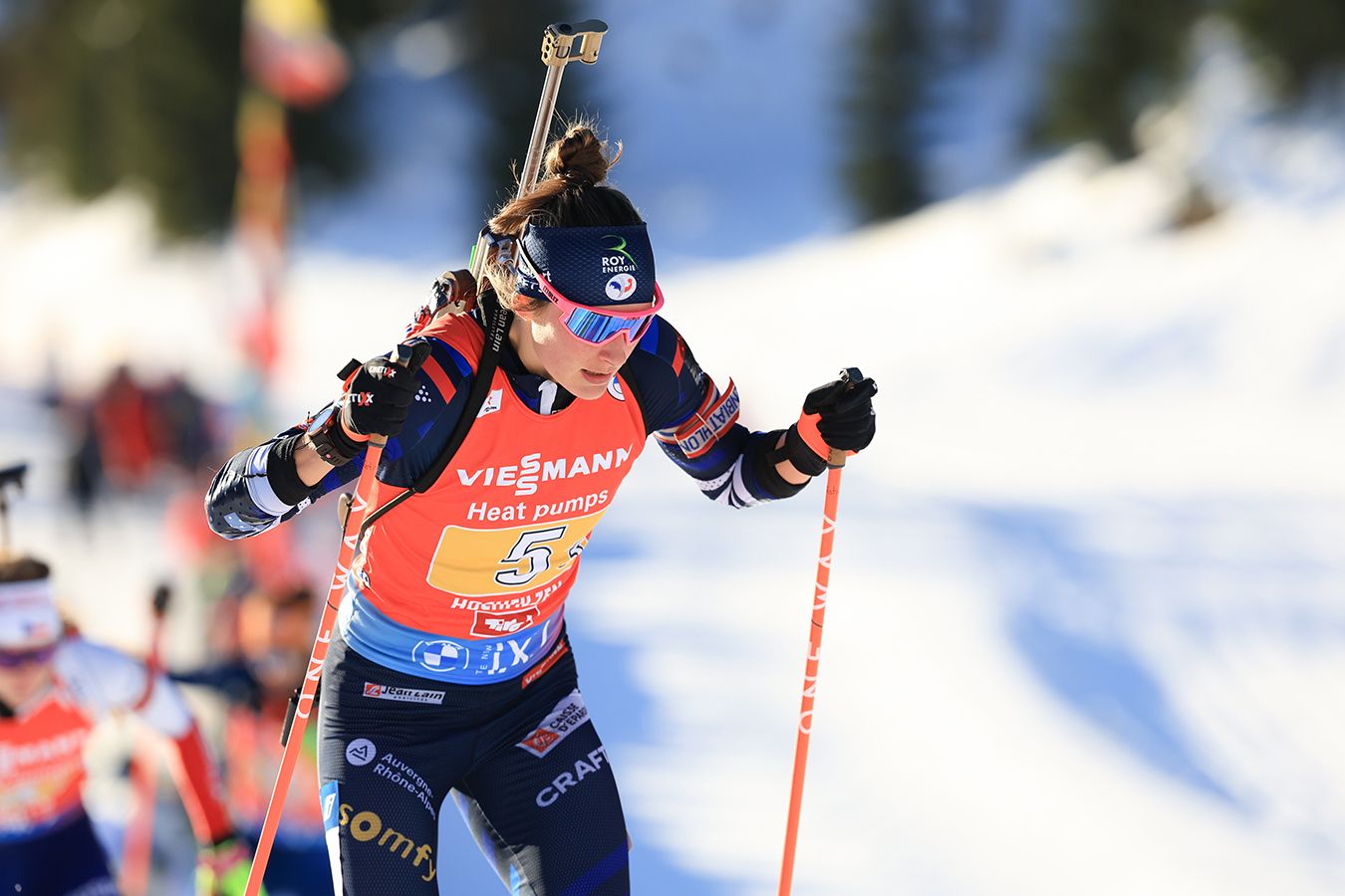 Biathlon world cup 2024. Кубок по биатлону 2023 2024. Биатлонистки.2023-2024. Биатлон Италии рисунок.