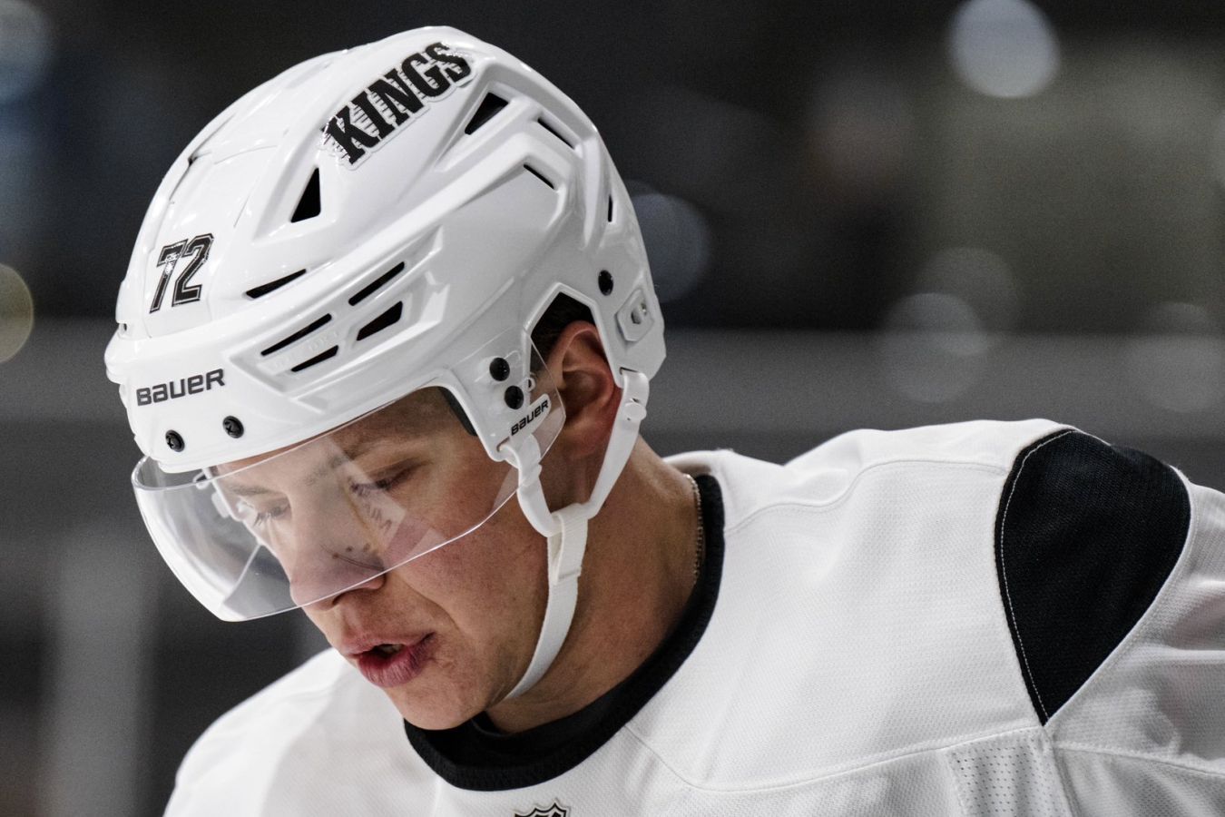 Артемий Панарин дебютировал в составе Лос-Анджелес Кингз в матче НХЛ с Вегасом