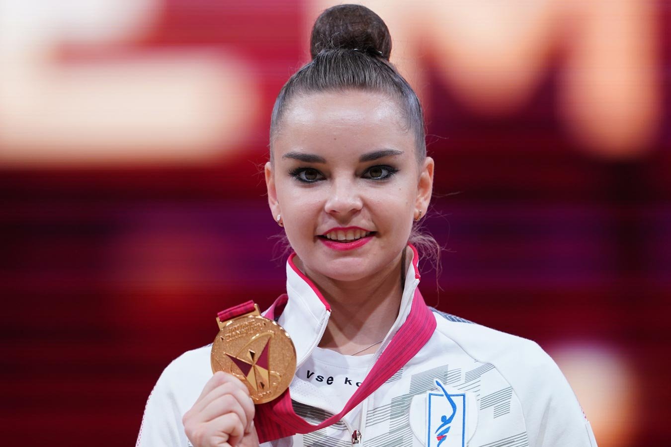Дина Аверина побила легендарный рекорд Евгении Канаевой по количеству золотых медалей ЧМ