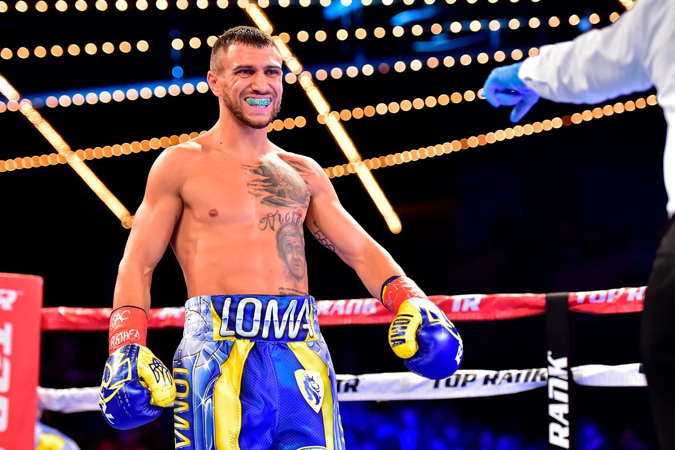 Промоутер Бивола оценил шансы Ломаченко в чемпионском бою с Хэйни