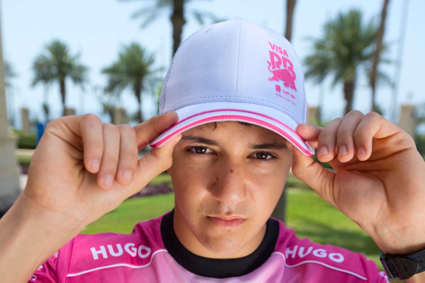 Пилот Ред Булл Исак Хаджар посетил турнир PFL и наблюдал за победой Вадима Немкова