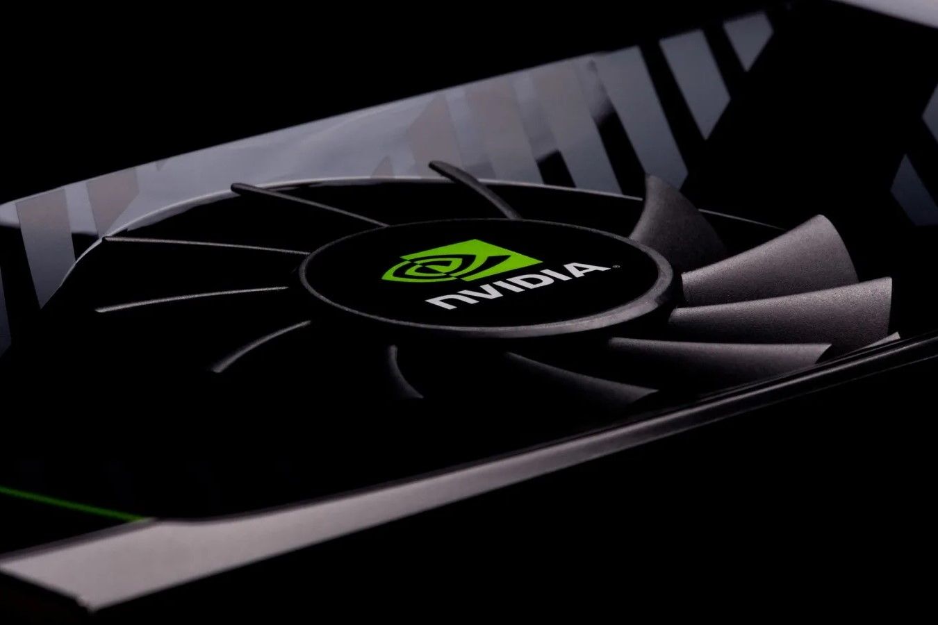 В сеть утекло фото прототипа видеокарты GeForce RTX 4090