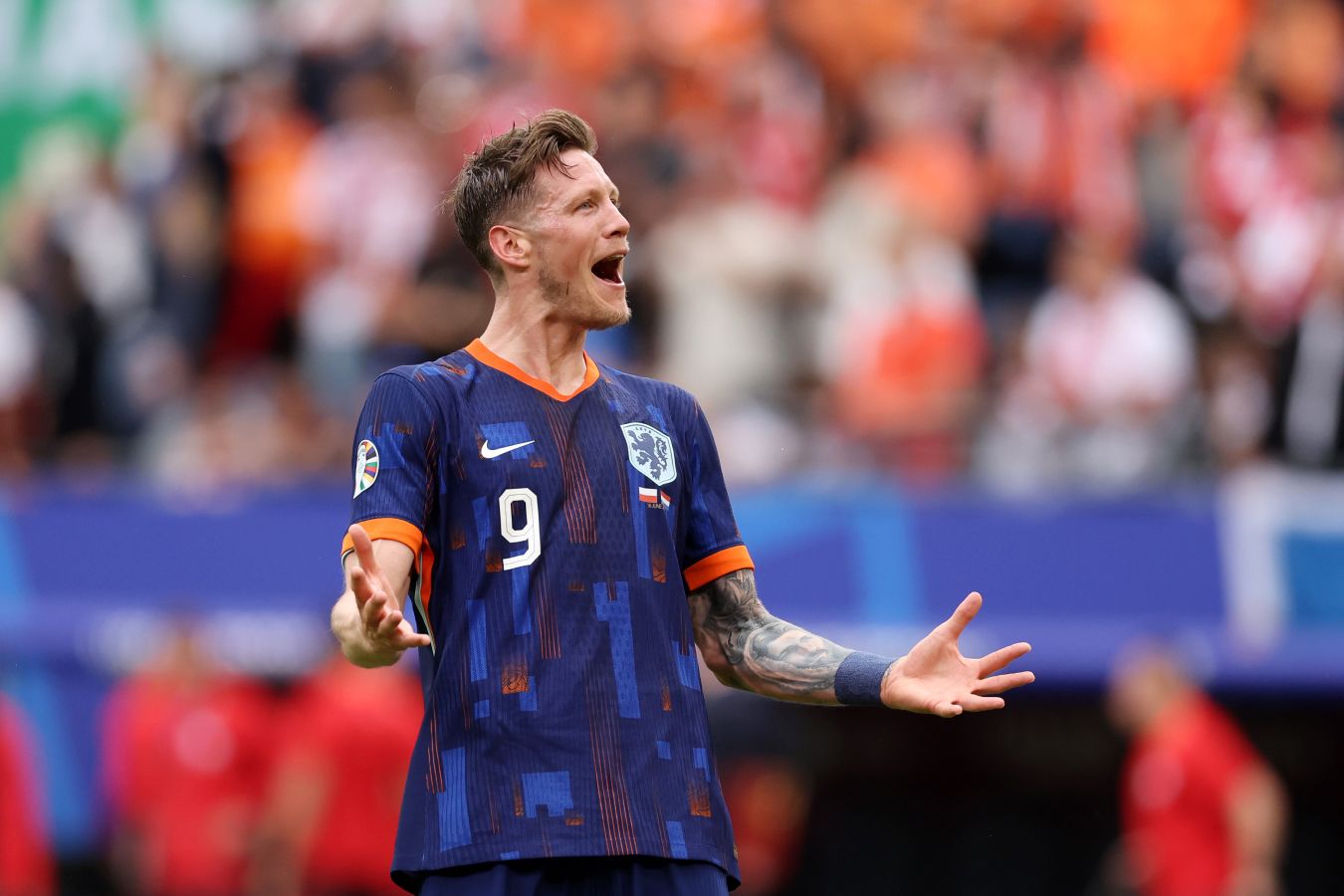 Игрок сборной Нидерландов Вегорст забил победный гол первым касанием после выхода на поле