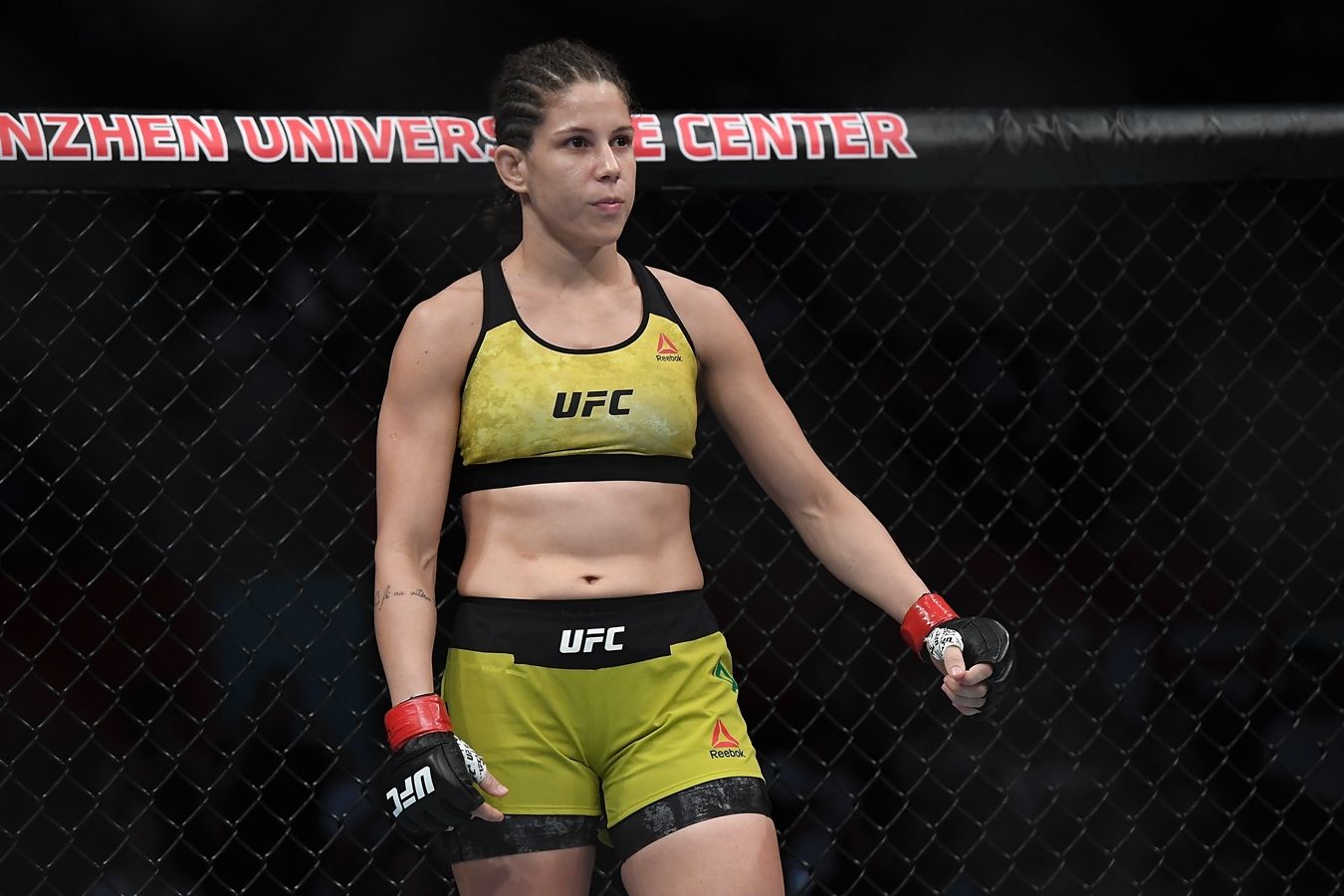 Девушка-боец UFC объяснила, почему нанесла запрещённый удар
