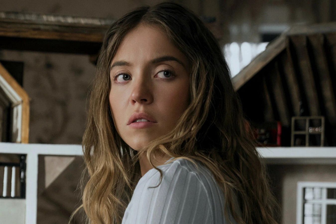 Сидни Суини исполнит главную роль в фильме по роману Обычай страны