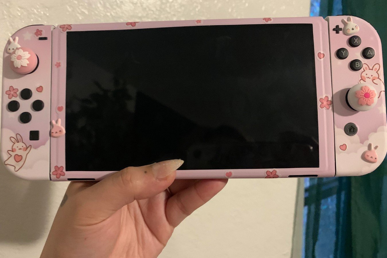 Фанатка Nintendo Switch украсила консоль в девочковом тёплом стиле