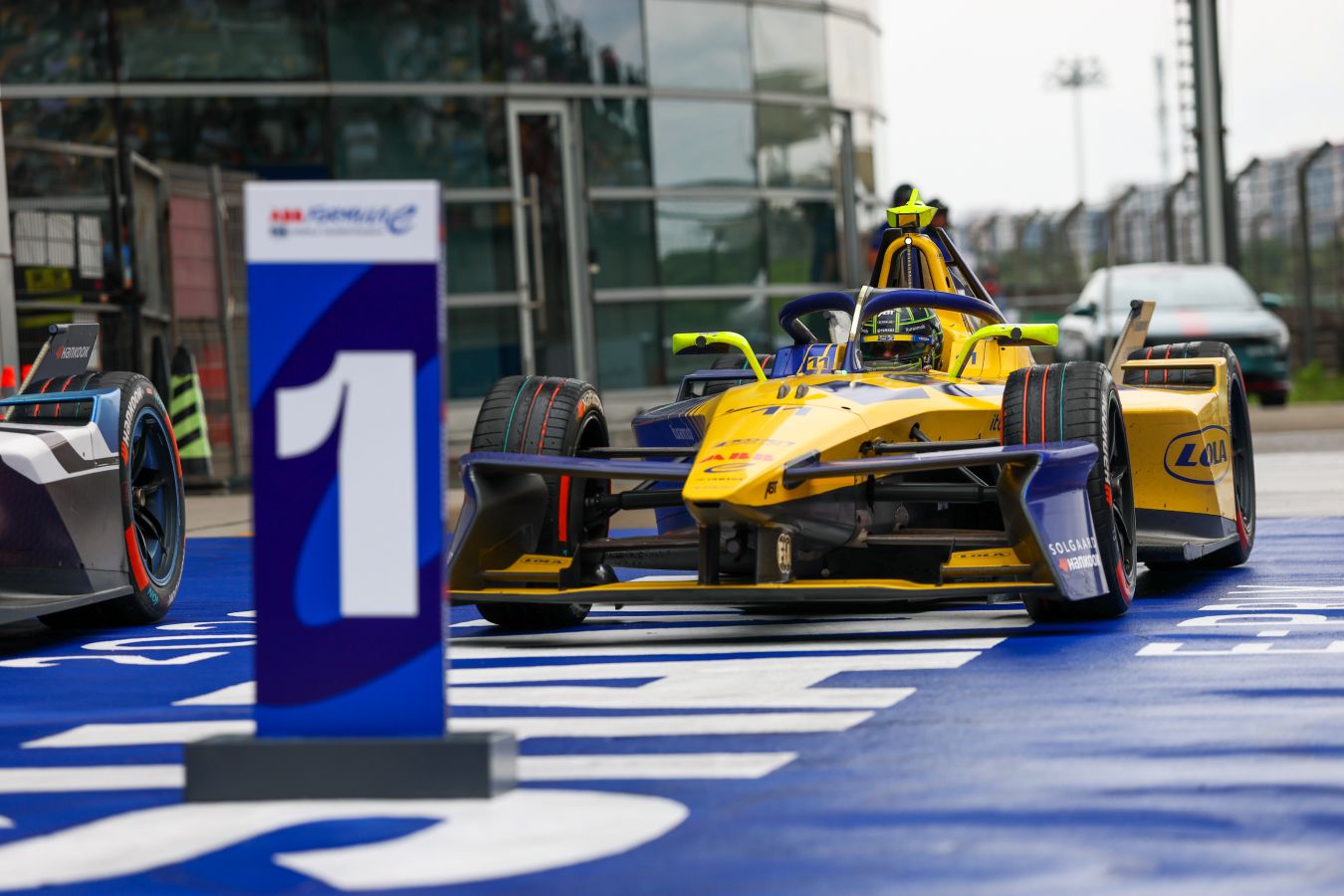 Смежные серии: первая победа юниора McLaren в Ф-3, мокрый Шанхай Формулы-Е и Квят-советник FIA