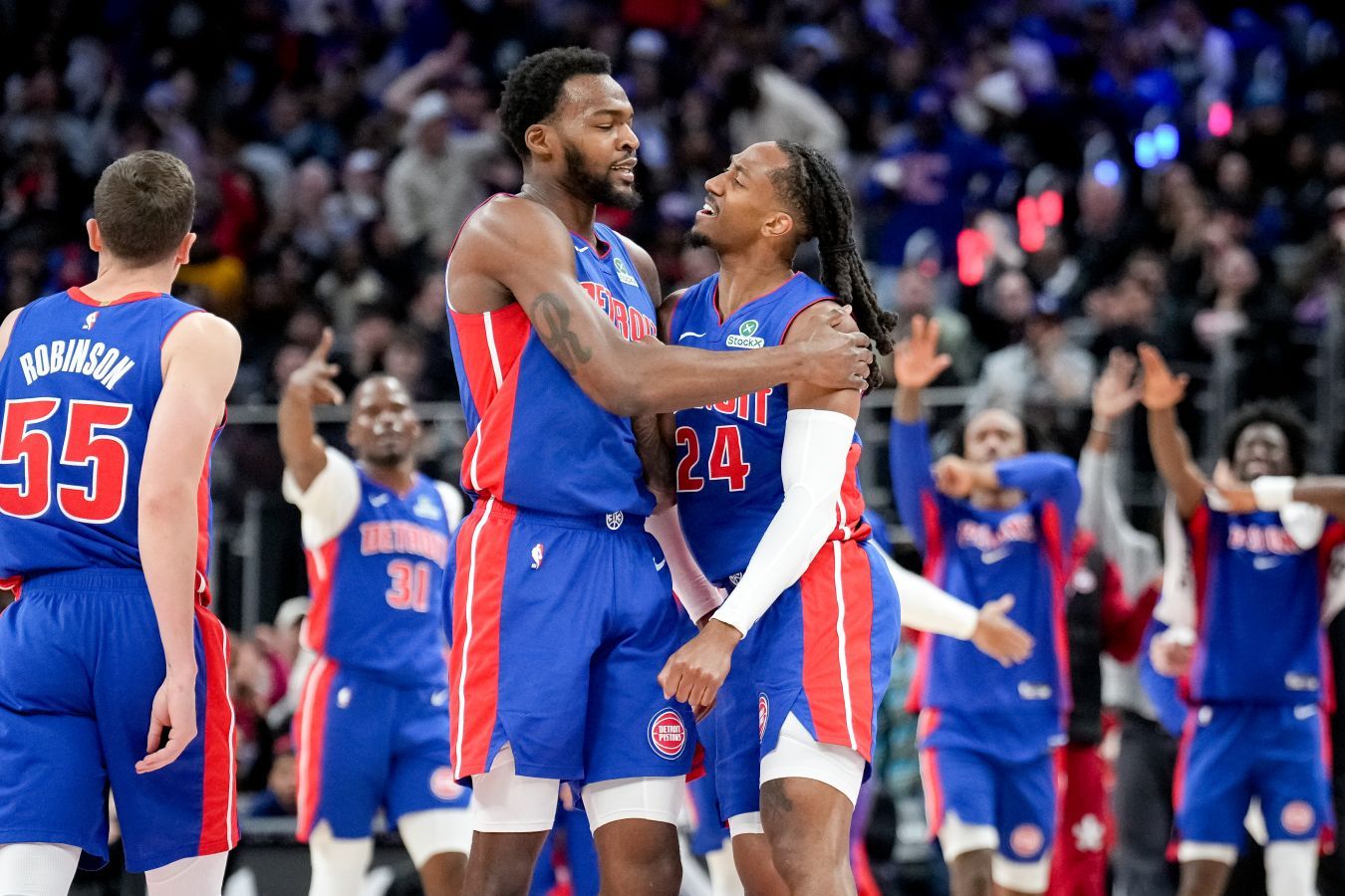 «Лейкерс» и «Детройт» выдали нервную концовку