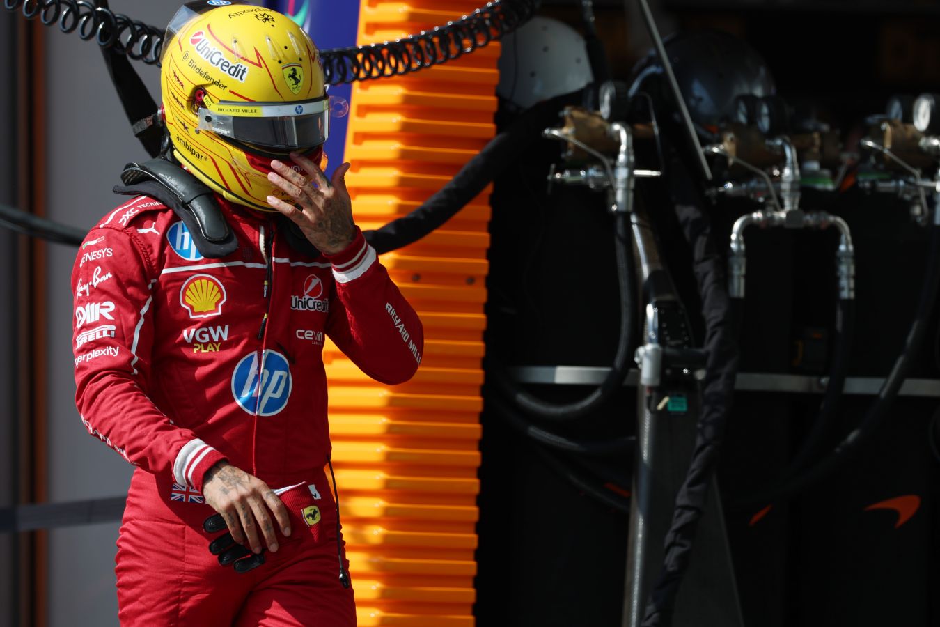 Льюис Хэмилтон поддержал решение Феррари свернуть разработку машины-2025