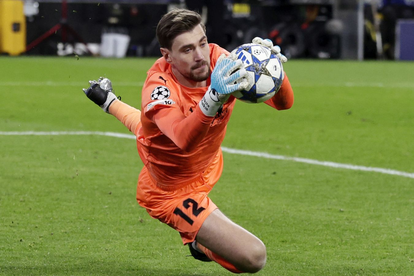 Он не какой-то особенный вратарь. Ловчев о получении Хайкиным гражданства Норвегии