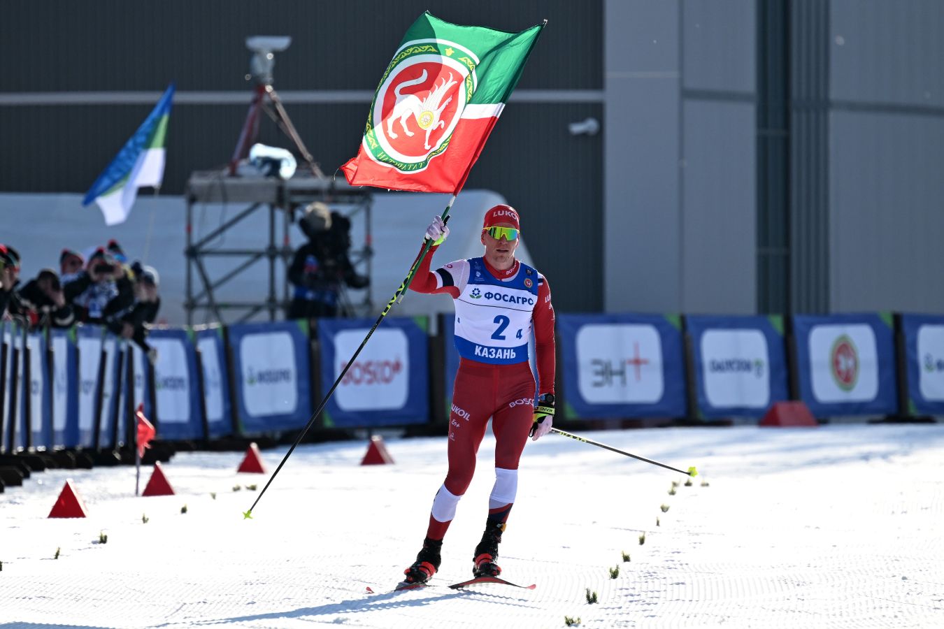 Команды Терентьевой и Большунова выиграли эстафеты