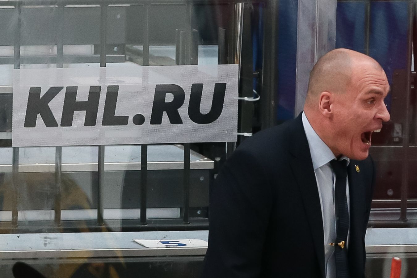 Жена Разина жёстко ответила болельщику Северстали на вопрос про усиление состава