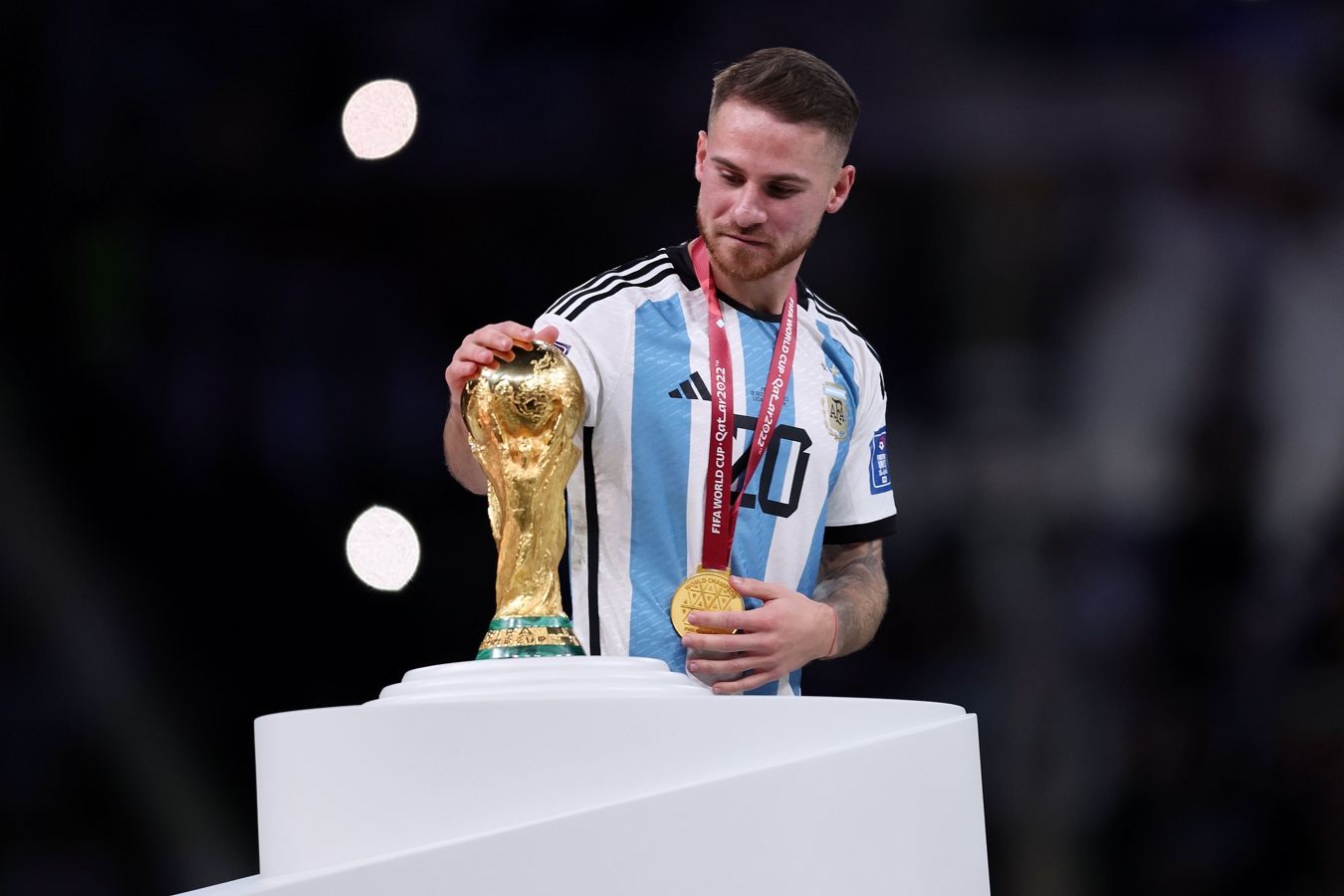 Мак Аллистер — о победе Аргентины на ЧМ-2022: после финала я впервые увидел отца в слезах