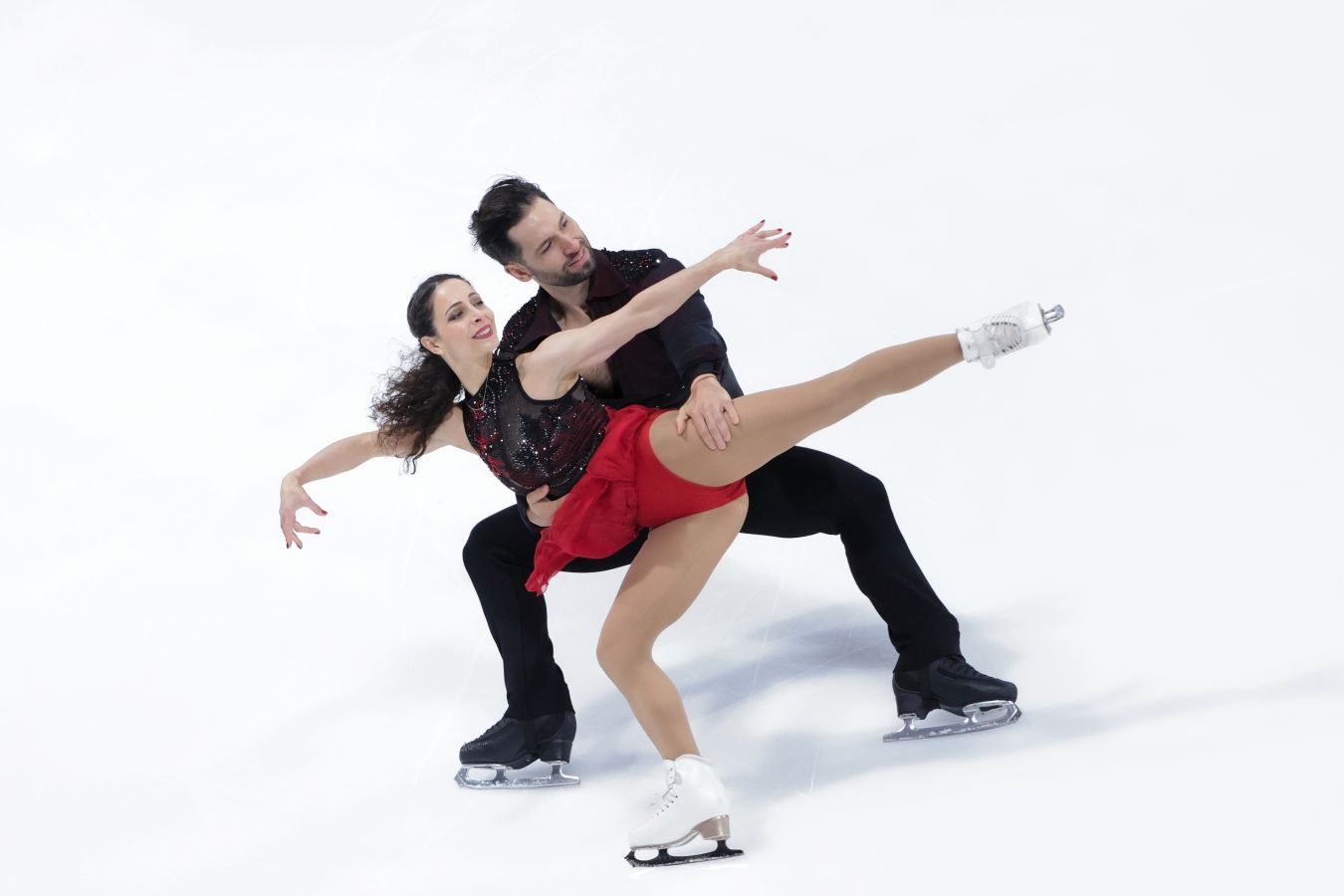 Стеллато-Дудек и Дешам выступят на Олимпиаде-2026, несмотря на травму головы у фигуристки